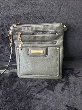 Classic Crossbody Bag in Olive Green